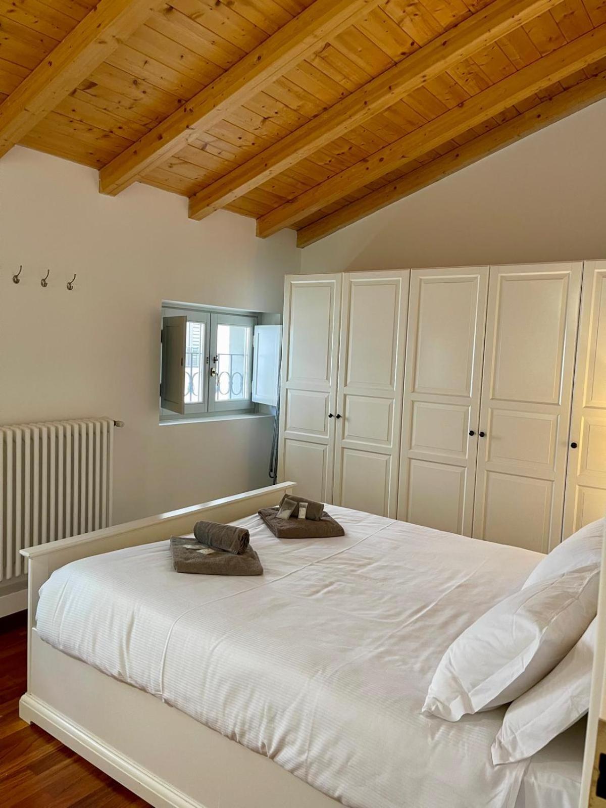 Calicantus Apartments Atena Комо Екстериор снимка
