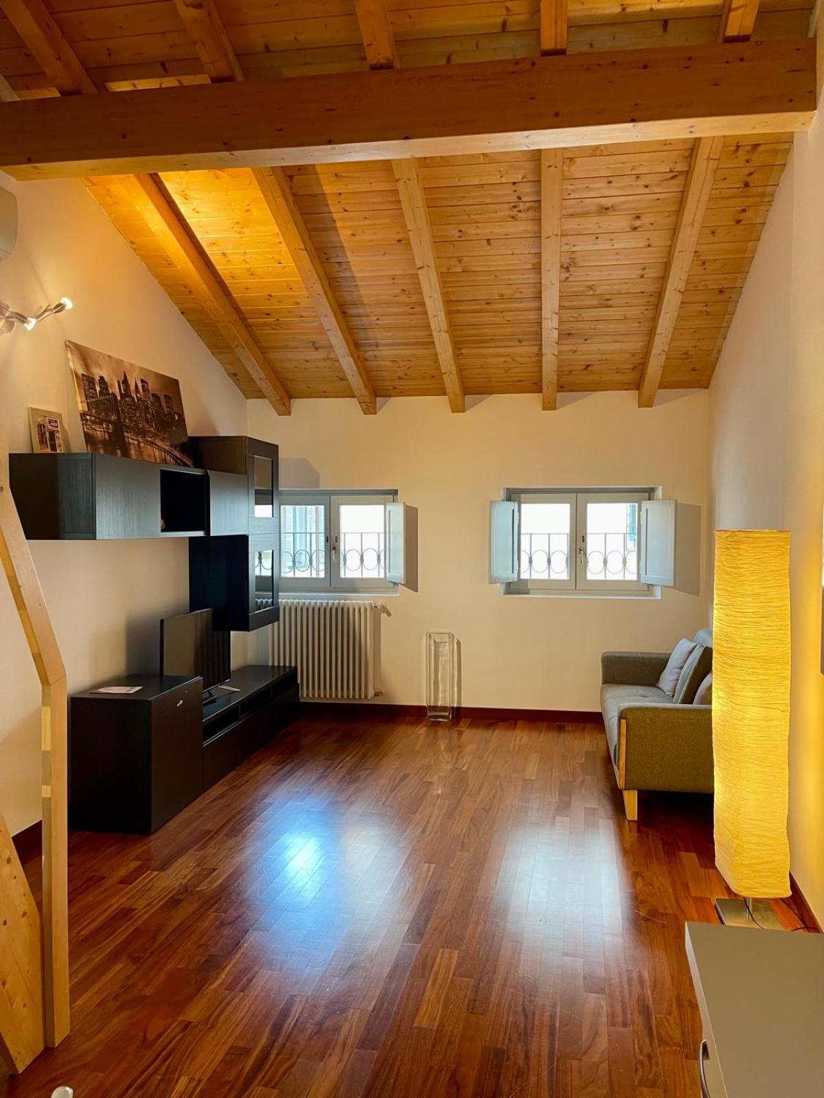 Calicantus Apartments Atena Комо Екстериор снимка